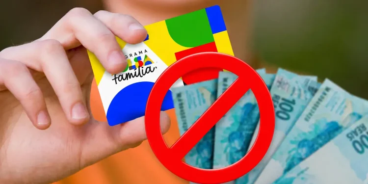 Bolsa Família negado com símbolo de bloqueio indicando problemas no benefício.