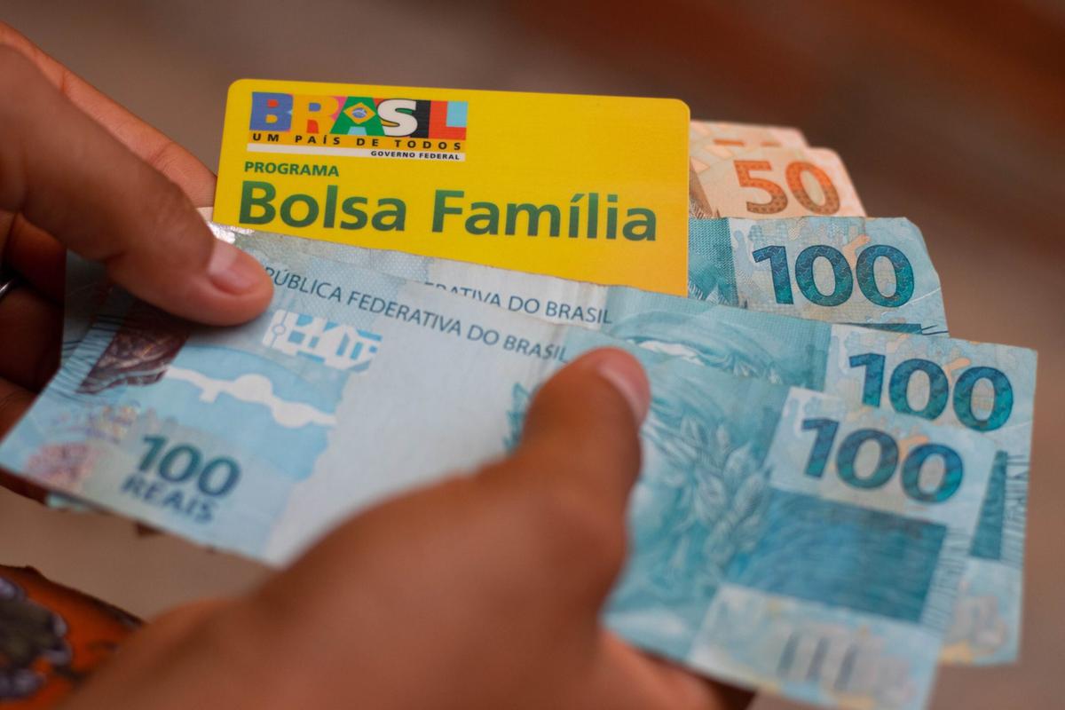 Lista de grupos que terão Bolsa Família CANCELADO em novembro foi divulgada; confira