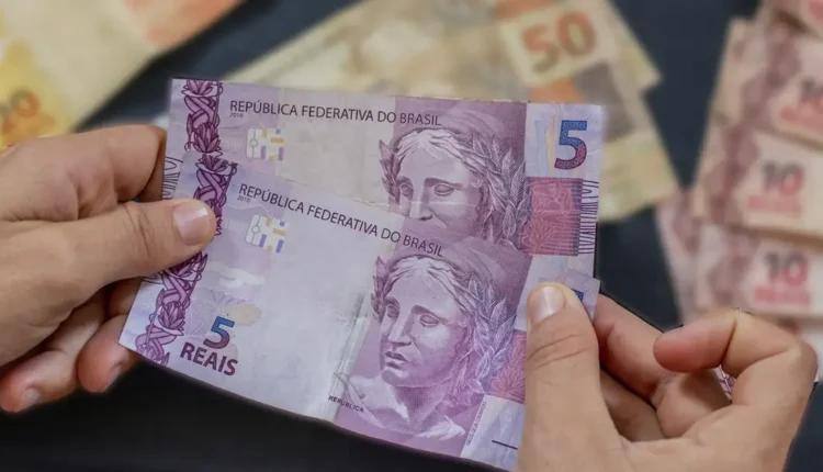 Nota de cinco reais.
