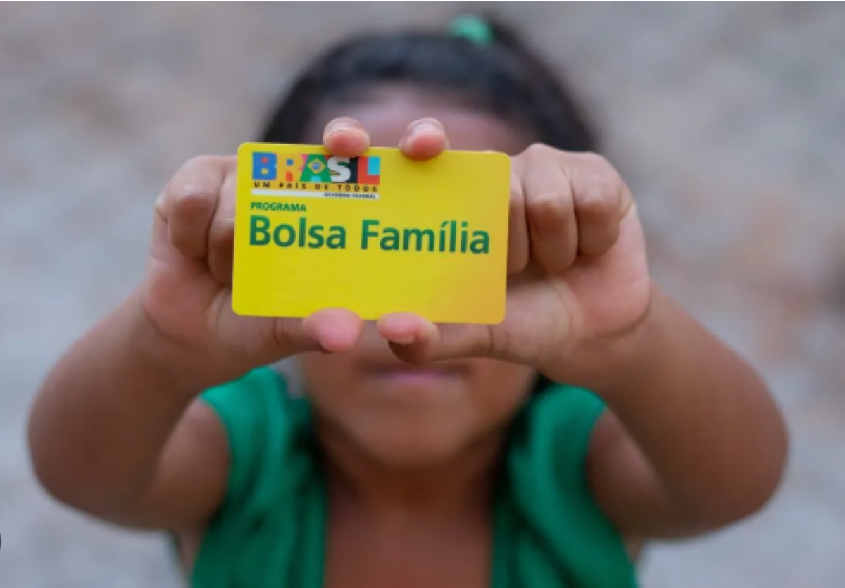 Bolsa Família em Dezembro: Governo ANUNCIA liberação de parcelas retroativas; veja como conseguir