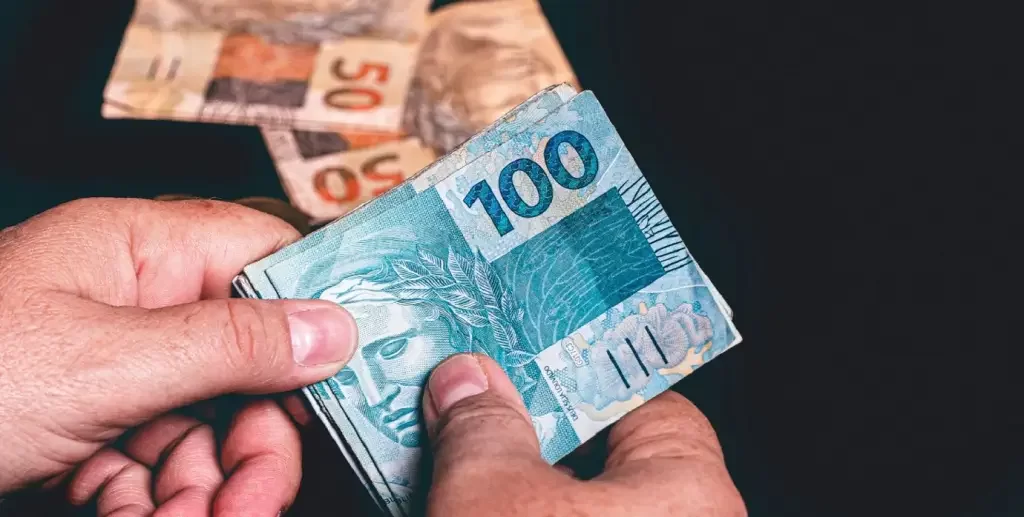 É DIA DE PAGAMENTO! Aposentados recebem R$1.320,00 do INSS hoje (27); confira