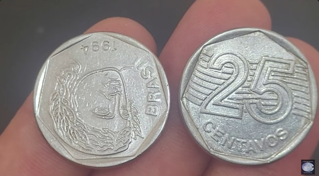 Moedas de 25 centavos de 1994 com reverso invertido e cunho marcado. Imagem: Reprodução/Youtube