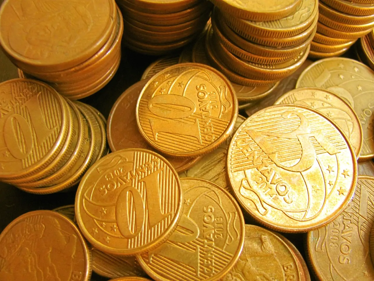 Essas duas moedas de 10 centavos valem MUITO! Veja se tem elas em casa