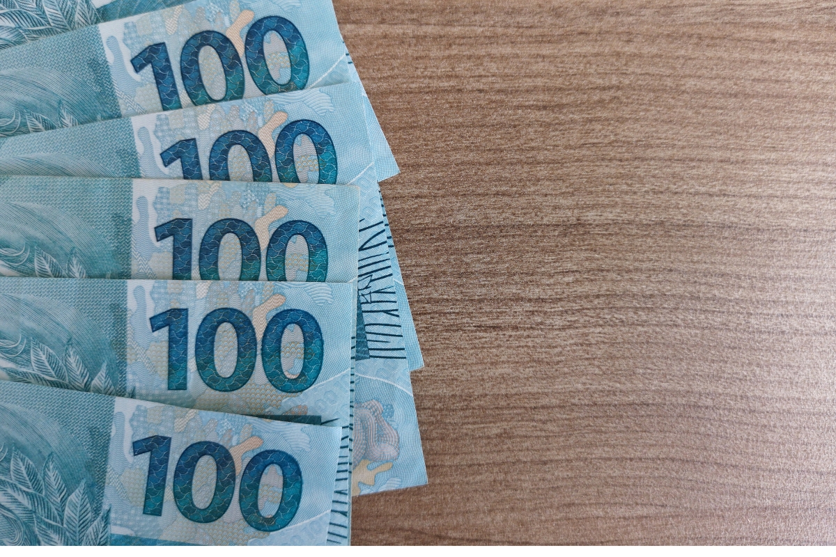 Como “TROCAR” uma NOTA DE R$ 100 por R $4.500?