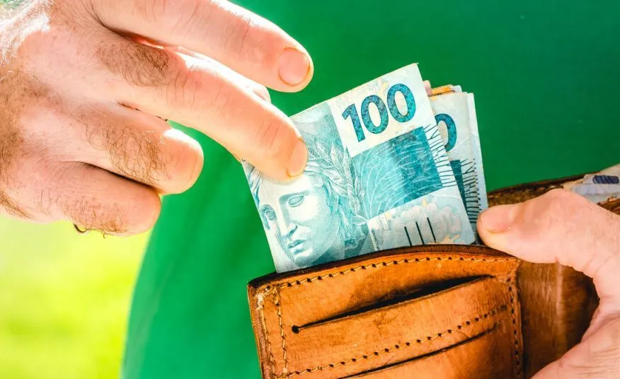 Auxílio Extraordinário do Governo no valor de R$ 2.640 será pago esta semana; confira quem recebe