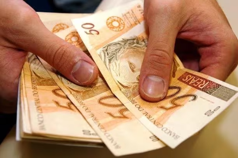 Salário Mínimo 2024: Reajuste e Seus Efeitos nos Aposentados e beneficiários sociais