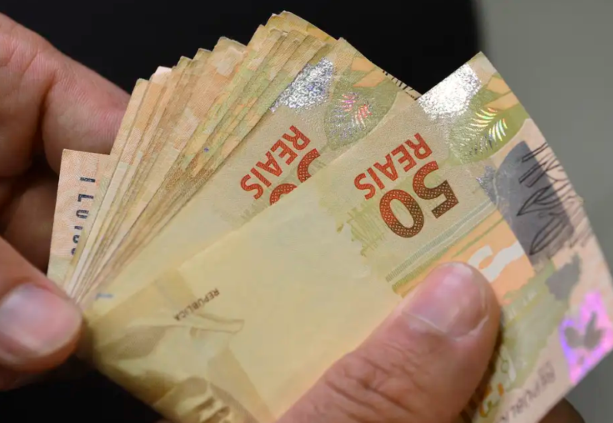 2024 com pé direito: NOVO Feriado e AUMENTO no Valor do Salário Mínimo!