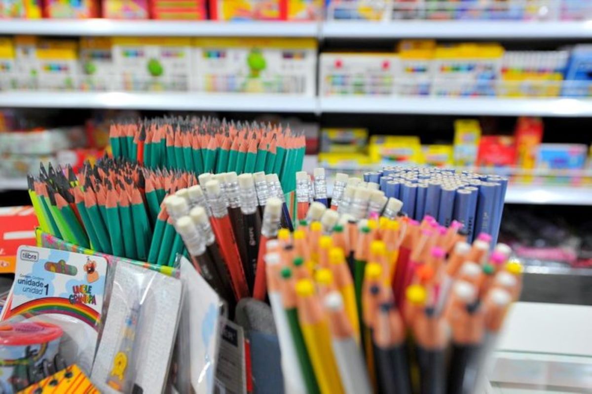 Auxílio Material Escolar: Saiba como se inscrever nessa ajuda do Governo!