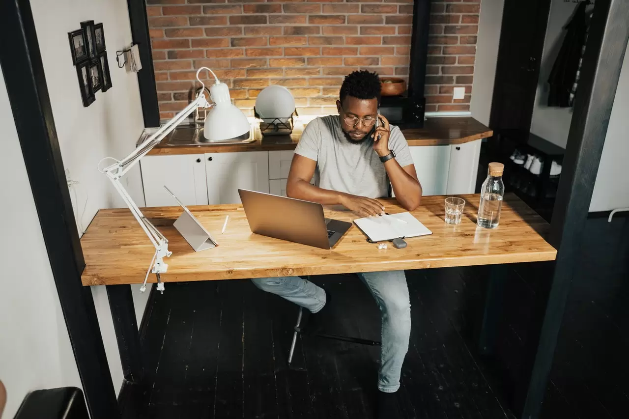 Franquias para trabalhar de casa: conheça 5 opções lucrativas de Home Office