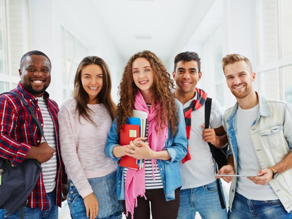 Estudantes brasileiros preferem cursos de humanas, diz estudo