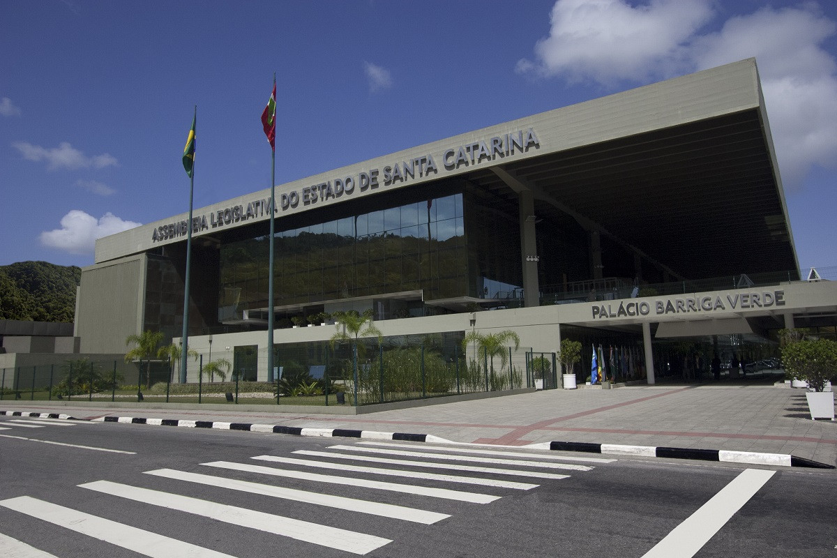 Concurso ALESC: inscrições ABERTAS e salários de até R$ 12,4 mil