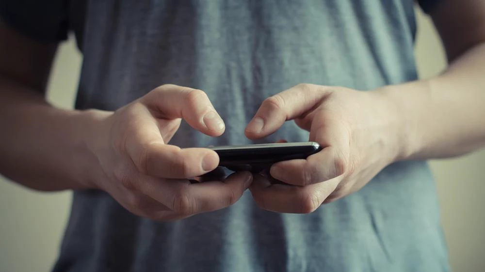 Como estudar pelo celular para concursos públicos?