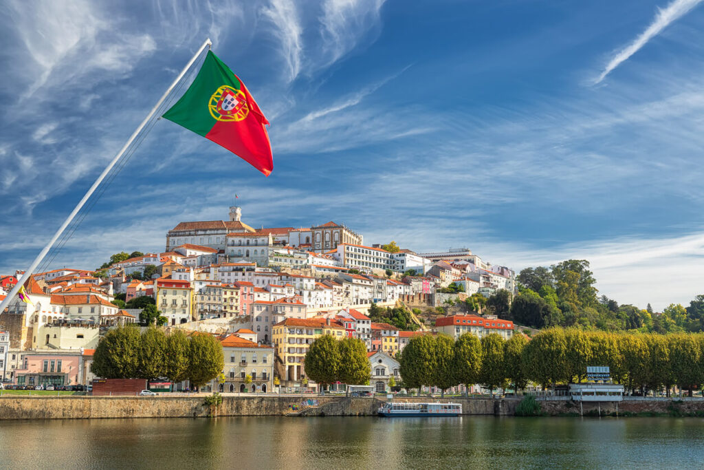 Portugal disponibiliza EMPREGOS para estrangeiros; confira os salários Portugal disponibiliza EMPREGOS para estrangeiros; confira os salários