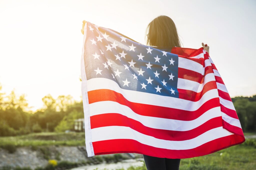 Estados Unidos está contratando brasileiros: confira a lista de profissões Estados Unidos está contratando brasileiros: confira a lista de profissões