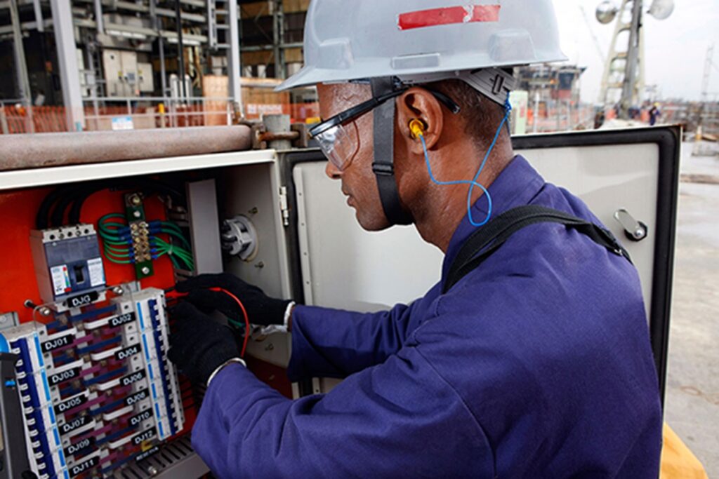 Pensar Cursos oferece curso Eletricista Profissional GRATUITO, Online e com certificado Pensar Cursos oferece curso Eletricista Profissional GRATUITO, Online e com certificado