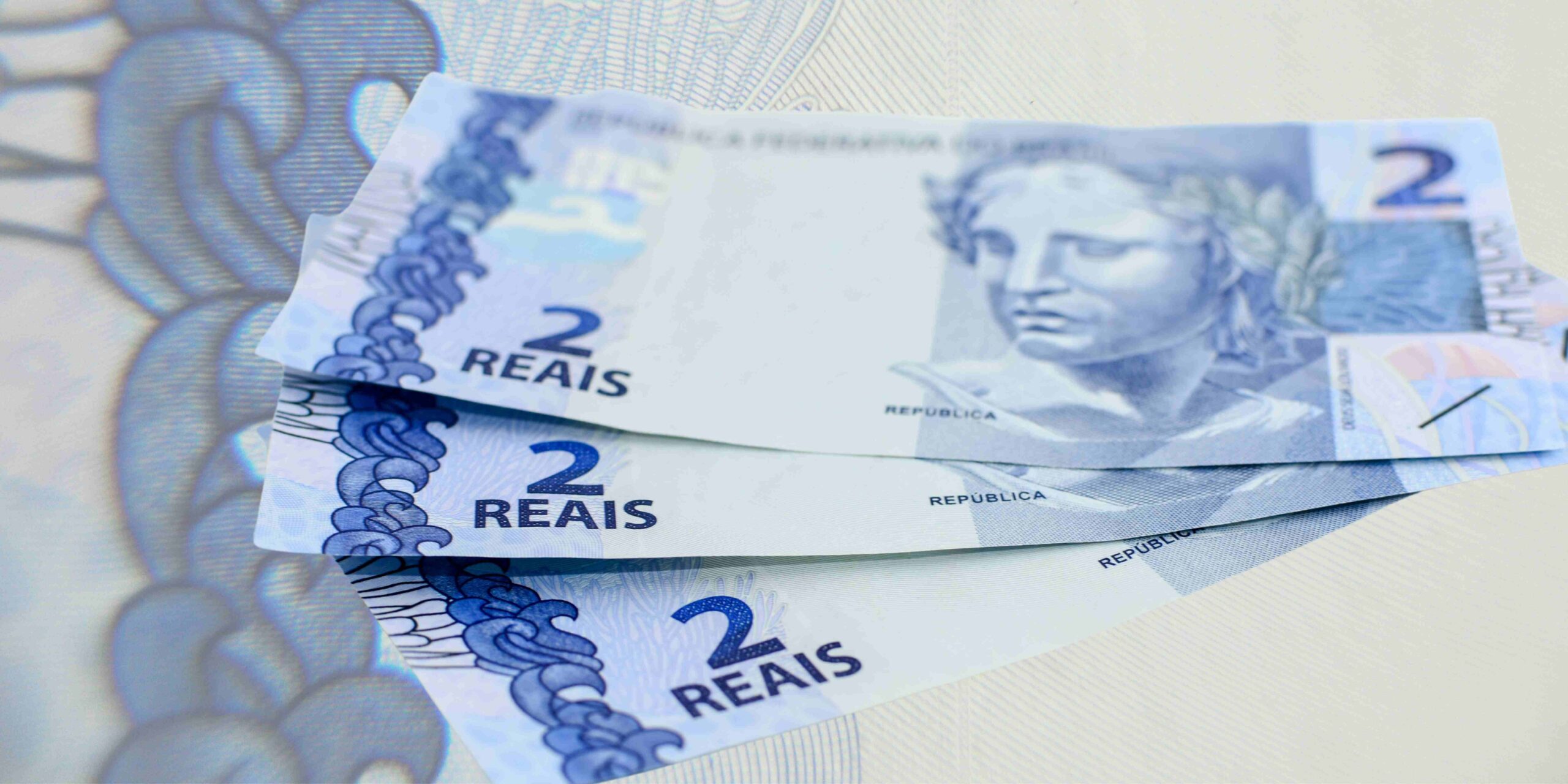 Conheça duas notas de 2 reais que são muito RARAS e VALISOAS!