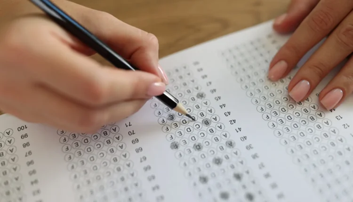 Saiba o que estudar para prova de português do concurso dos Correios