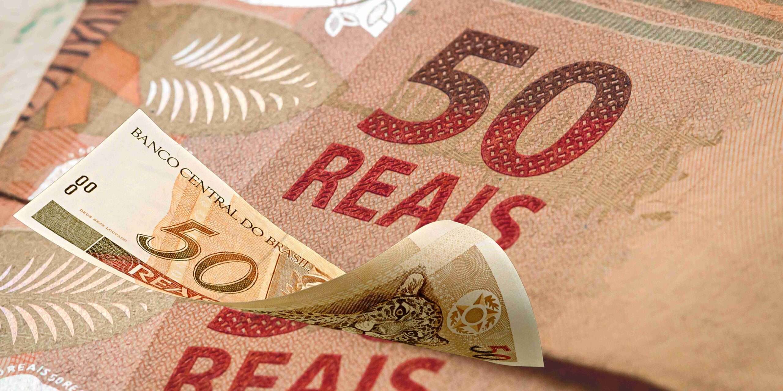 INCRÍVEL! Essa nota de 50 reais pode valer mais de R$3.000,00! Confira