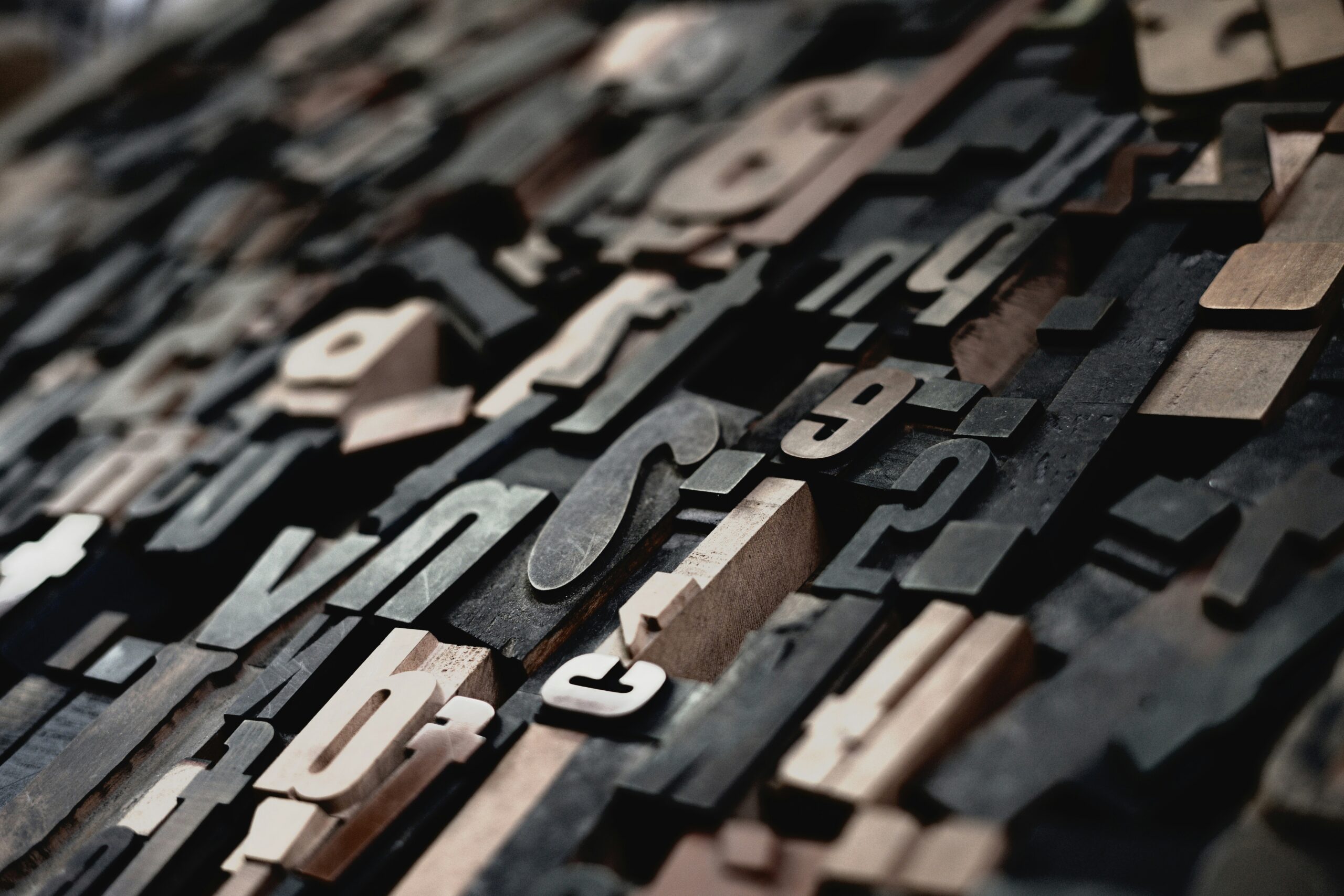 Alfabeto grego – origem, letras, pronúncia e mais (Foto: Unsplash).