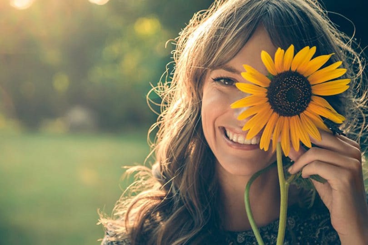 Especialistas explicam como reconfigurar o cérebro para ser MAIS FELIZ
