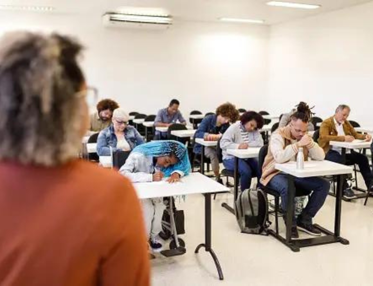Concurso SMS Caruaru: inscrições SE ENCERRANDO para salários de mais de R$ 12 mil