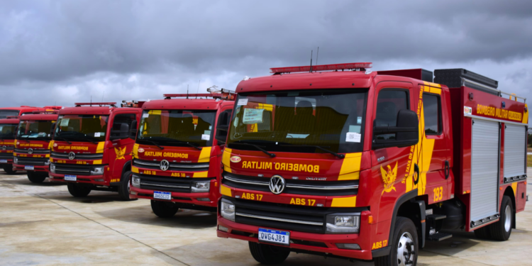 Frota de viaturas do Corpo de Bombeiros Militar de Alagoas durante preparação para o concurso da corporação.
