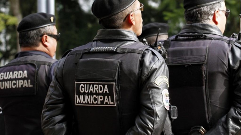 GUARDA MUNICIPAL oferece 25 vagas e salários de R$ 1,4 MIL; inscrições até 24/06 GUARDA MUNICIPAL oferece 25 vagas e salários de R$ 1,4 MIL; inscrições até 24/06