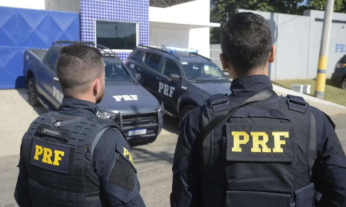A seguir algumas orientações sobre como otimizar o estudo para o Concurso PRF nesse período de seis meses. Imagem: Agência Brasil