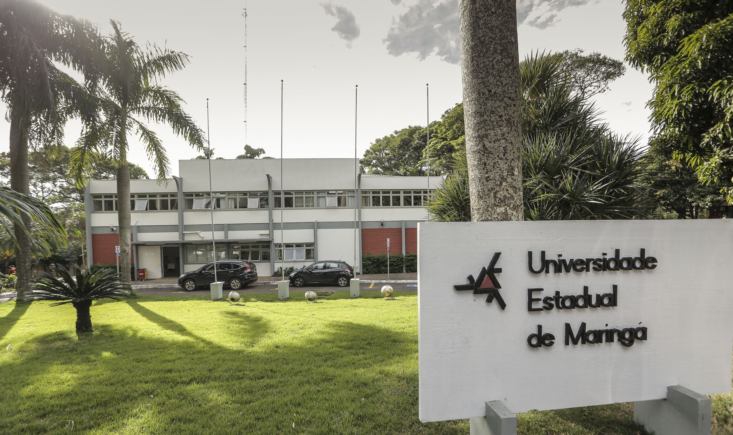 Concurso UEM: edital publicado e salários de até R$ 10.687,27!