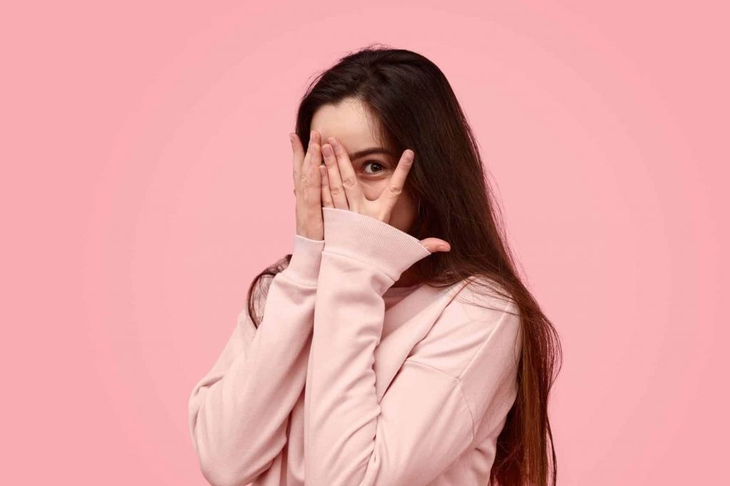 As 10 frases que pessoas tímidas ODEIAM Ouvir - Descubra como evitar constrangimentos!