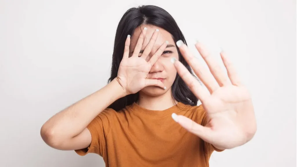 Tímido ou introvertido? Descubra as diferenças e entenda seu estilo de personalidade!