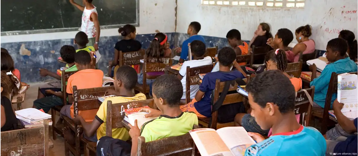 A infraestrutura precária é um dos desafios da educação no Brasil. Imagem: picture-alliance/dpa A infraestrutura precária é um dos desafios da educação no Brasil. Imagem: picture-alliance/dpa
