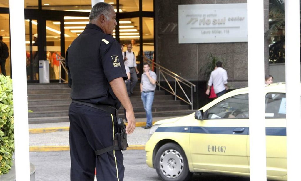 Não perca essa chance! Grupo oferece SALÁRIOS de até R$ 3,2 MIL para VIGILANTES! Não perca essa chance! Grupo oferece SALÁRIOS de até R$ 3,2 MIL para VIGILANTES!