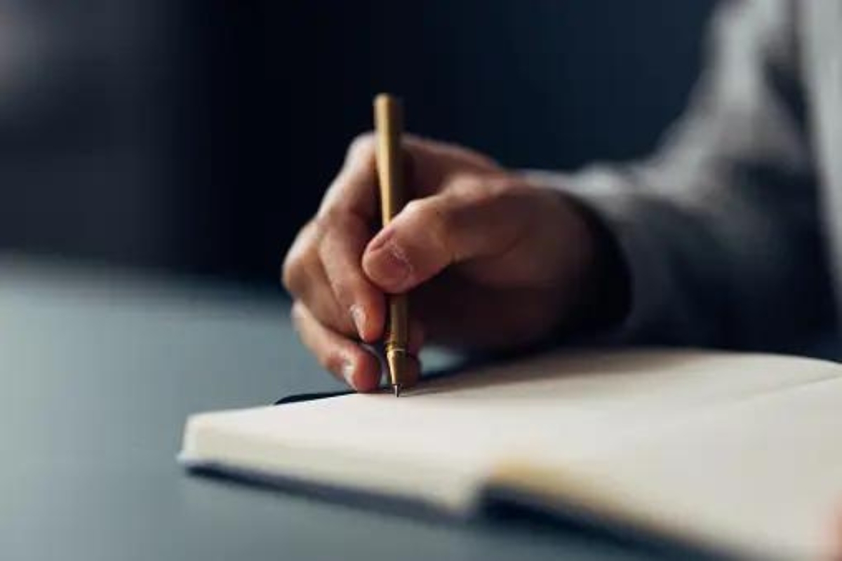 Qual é o certo: interveio ou interviu? Qual é o certo: interveio ou interviu?