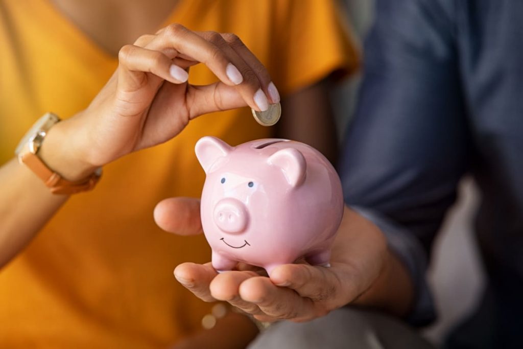 Economizar agora ou sofrer depois! Veja como seu dinheiro afeta seu bem-estar! Economizar agora ou sofrer depois! Veja como seu dinheiro afeta seu bem-estar!