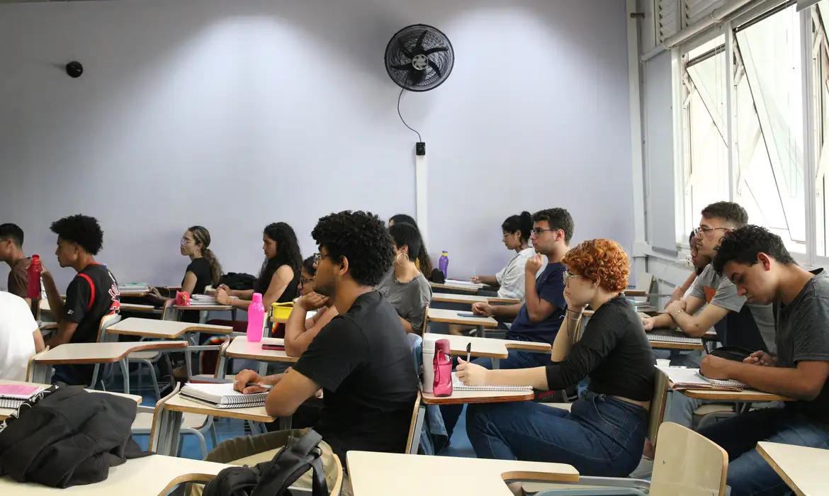 Editais de concursos foram divulgados! Imagem: Freepik