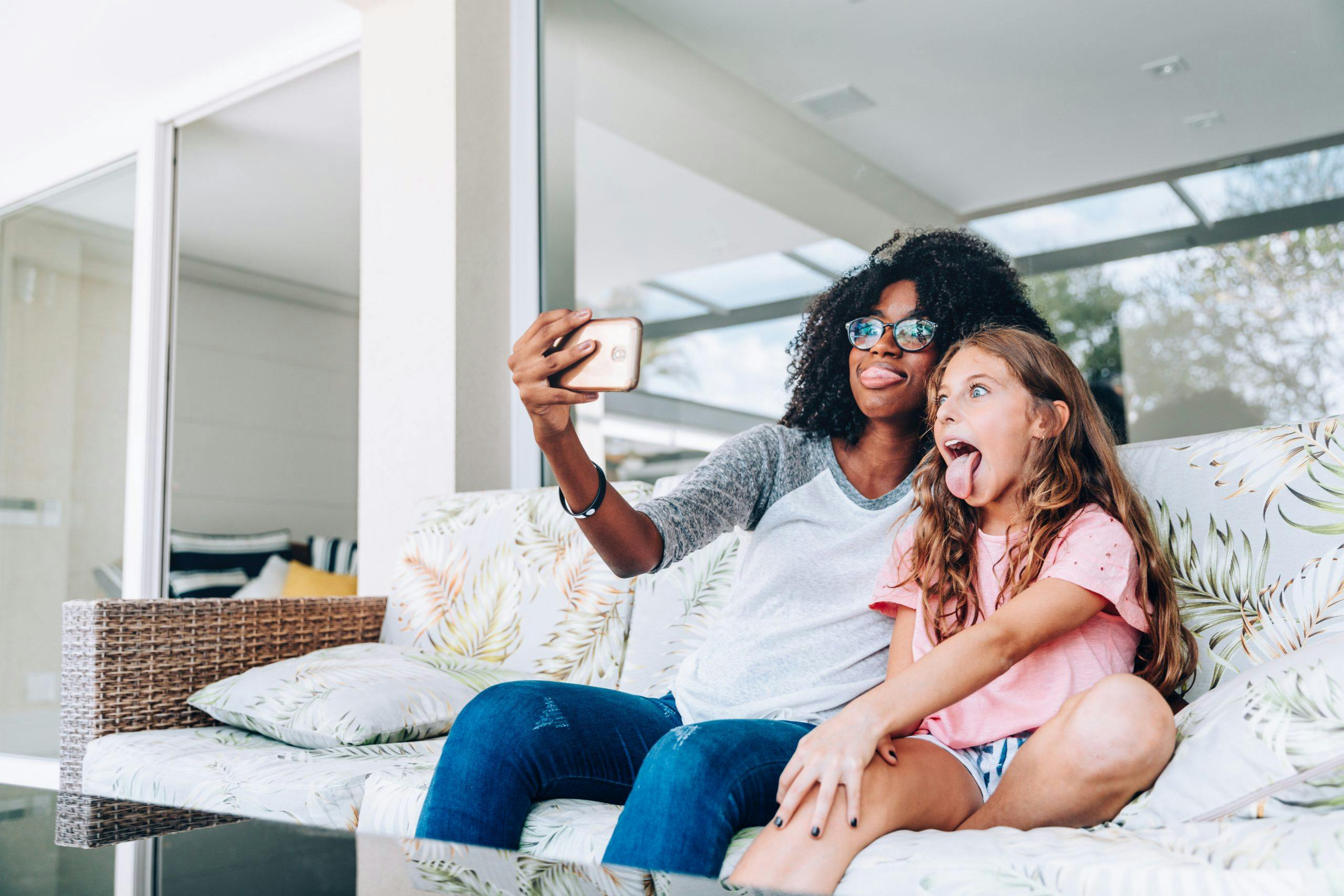 Os programas de Au Pair geralmente não aceitam pessoas com mais de 30 anos. Imagem: iStock