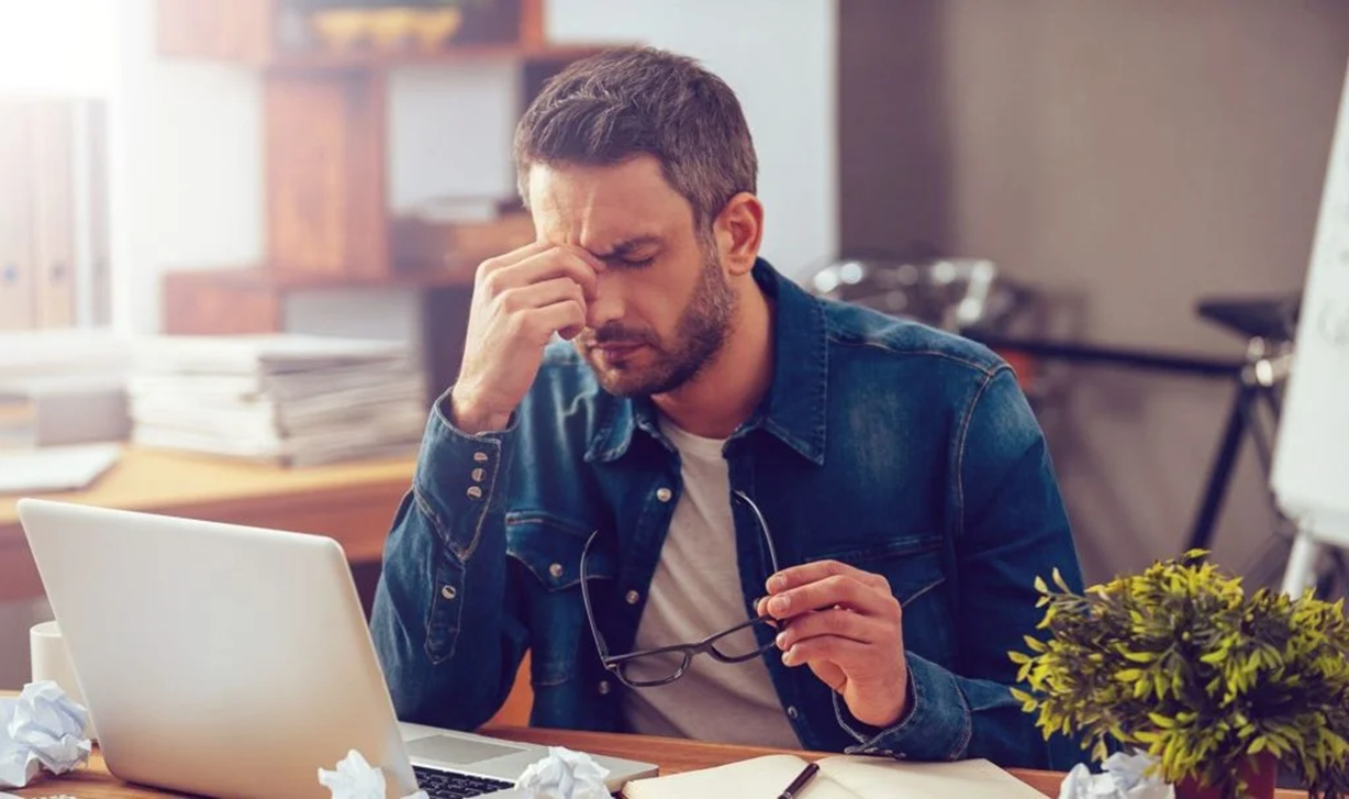 Atenção! Seu emprego pode estar destruindo sua Saúde Mental – Descubra os 10 ALERTAS!