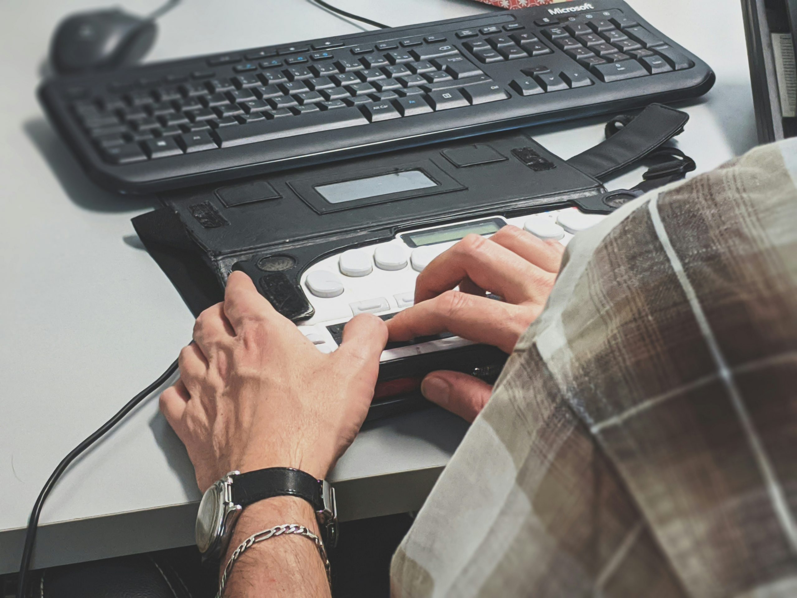 O sistema Braille – o que é e como funciona na prática (Foto: Unsplash).