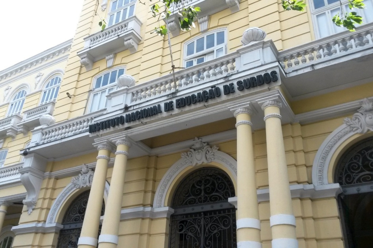 Licenciatura em Pedagogia tem 147 vagas para curso gratuito do INES