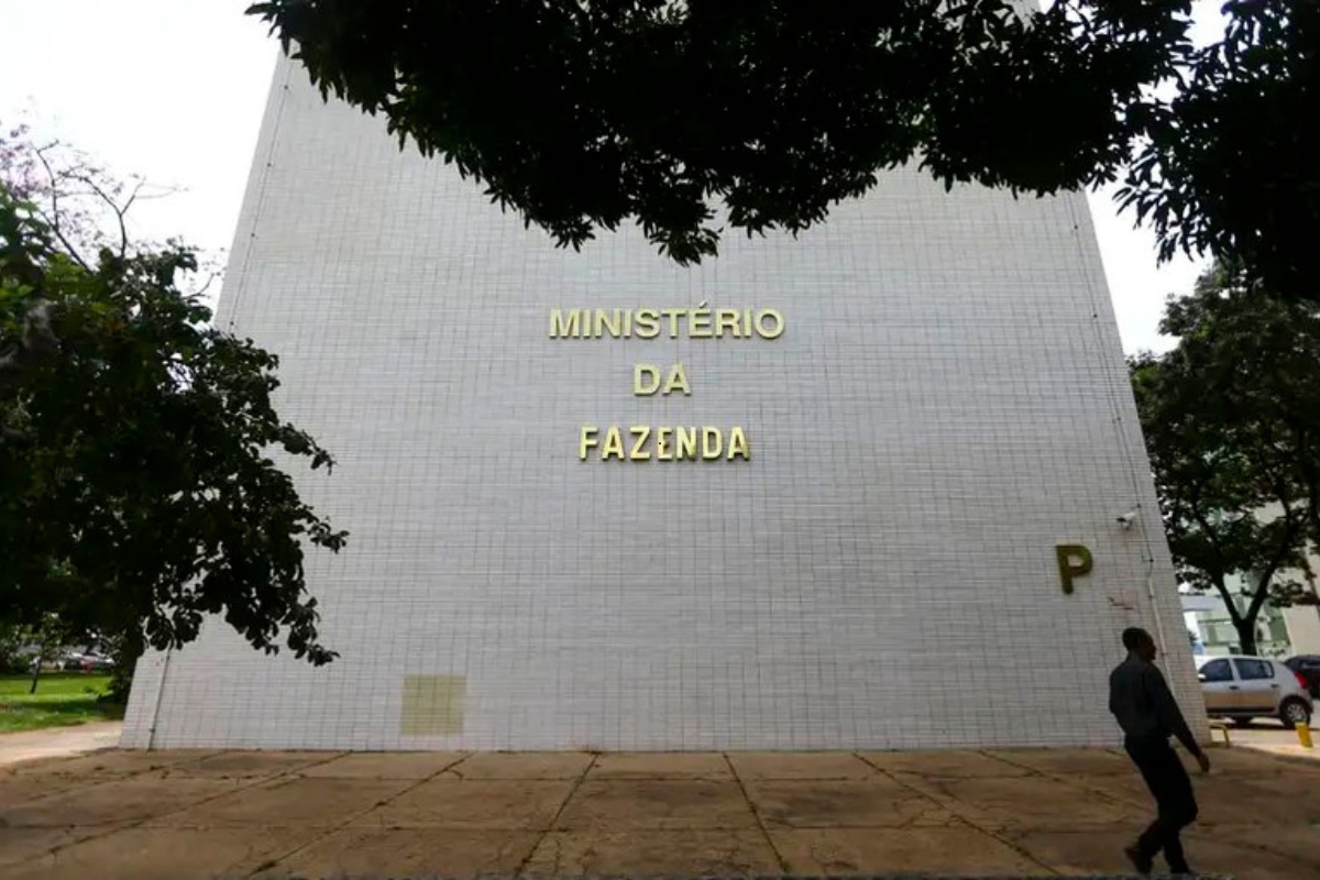 Cobranças de mensalidades em UNIVERSIDADES FEDERAIS gera polêmica e Ministério da Fazenda se manifesta Cobranças de mensalidades em UNIVERSIDADES FEDERAIS gera polêmica e Ministério da Fazenda se manifesta