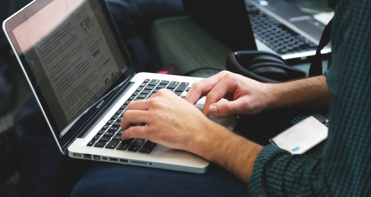 Ganhe MUITO dinheiro em casa! Veja os 10 melhores sites para vagas em HOME OFFICE!
