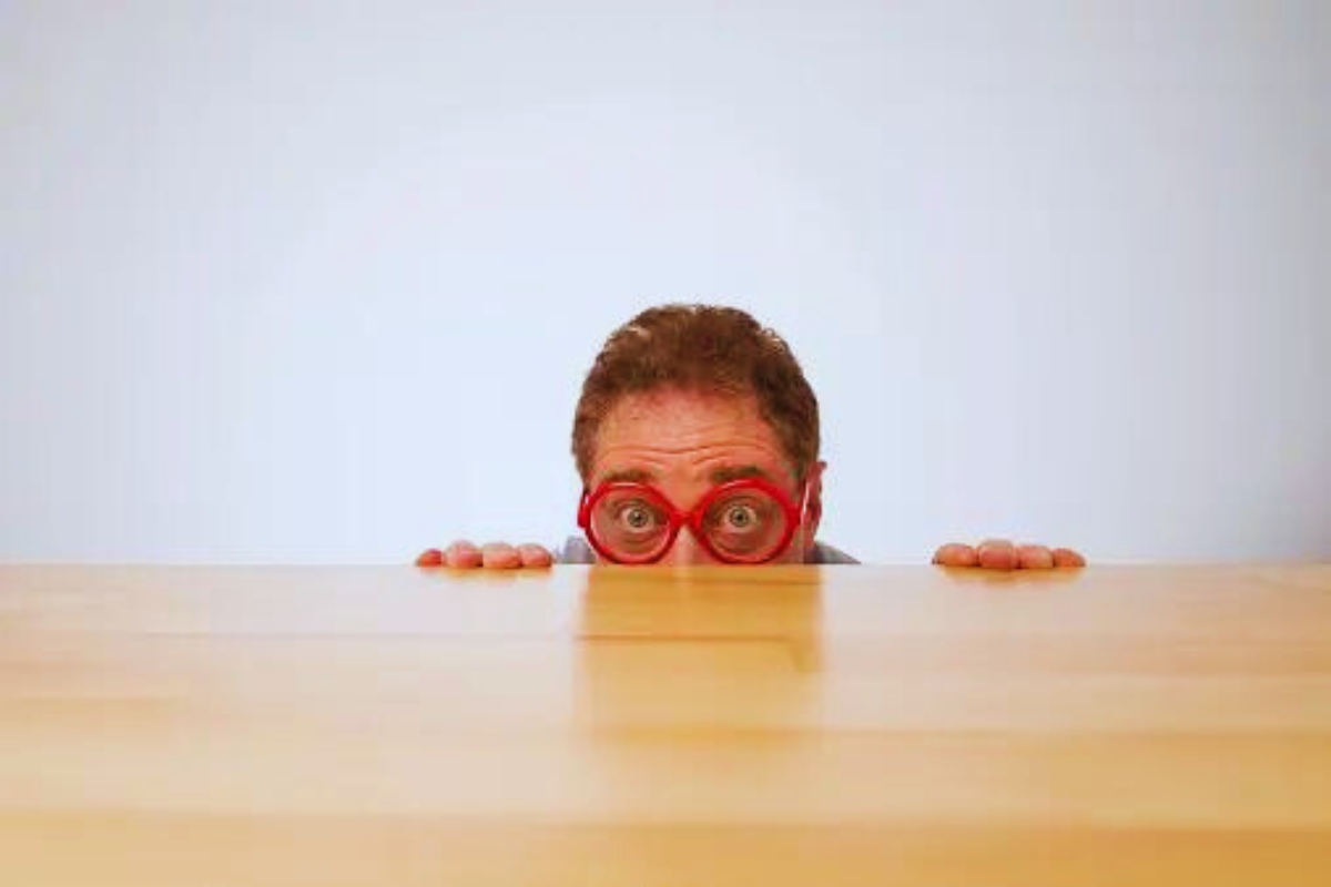 Mesão ou mezona: qual é o aumentativo certo de mesa? Mesão ou mezona: qual é o aumentativo certo de mesa?