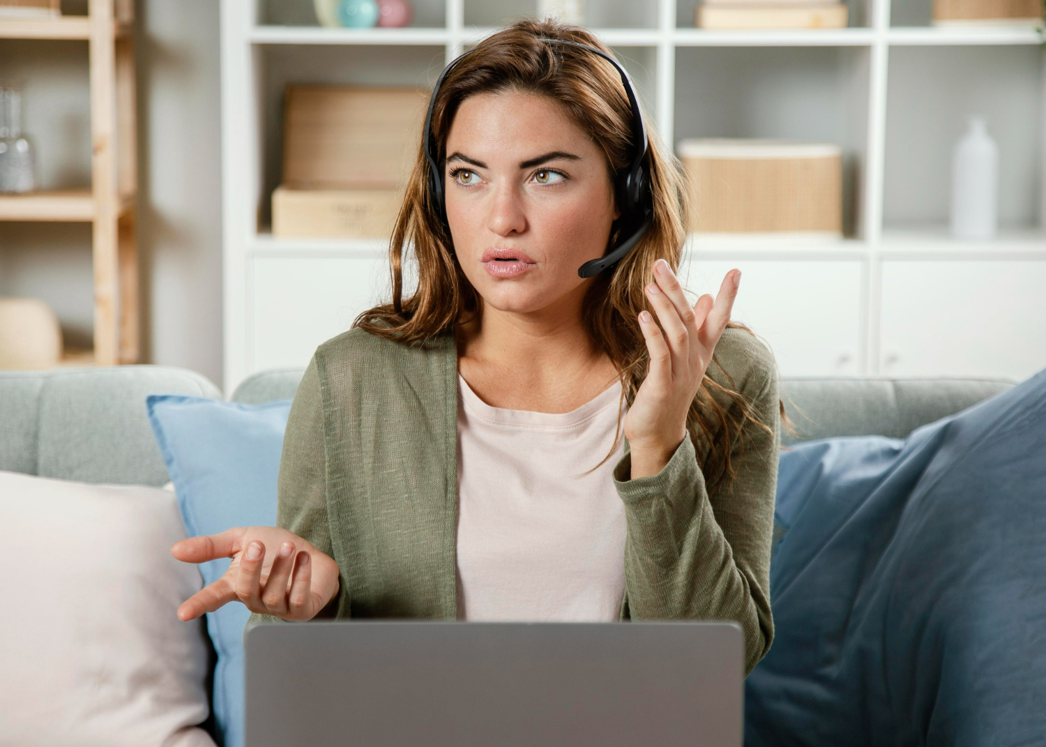 "On-line" ou "online"? Qual a forma correta?