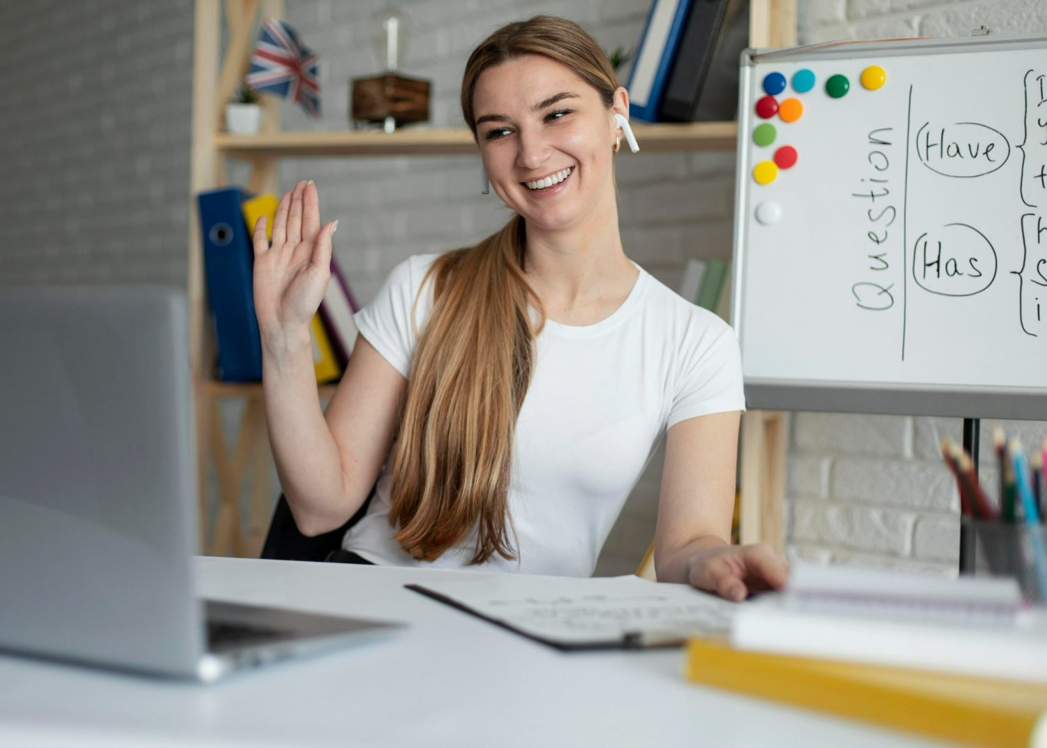 Aprender novos idiomas melhora as habilidades cognitivas, como memória e concentração, ao estimular o cérebro.