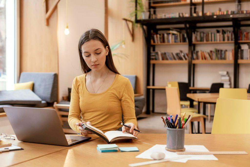 Redator Técnico Redator Técnico é uma das profissões em home office mais bem pagas.