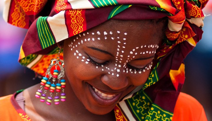 A língua portuguesa possui forte influência do povo africano. A língua portuguesa possui forte influência do povo africano.