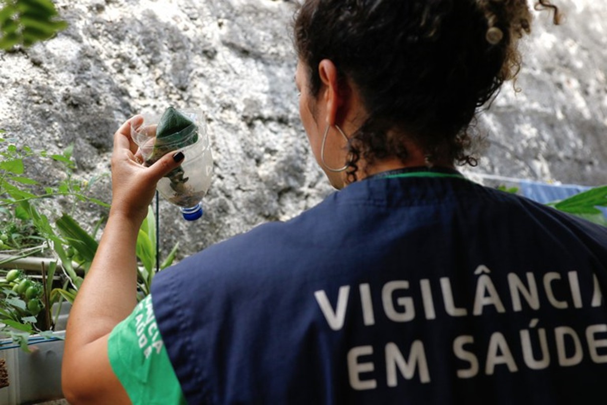 Os salários para os aprovados no Concurso Agente de Combate às Endemias pode chegar a R$ 3.324,00.