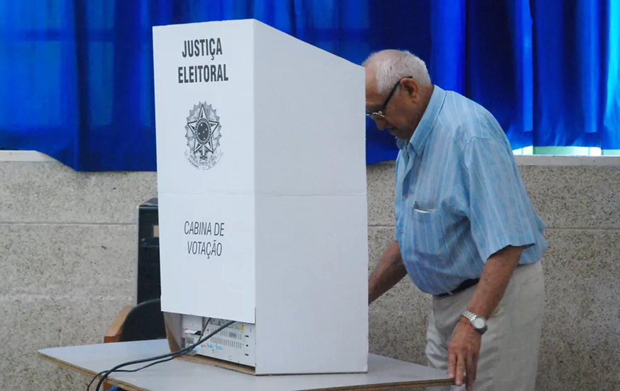 TSE e INSS esclarecem a população sobre o voto como Prova de Vida 2024.