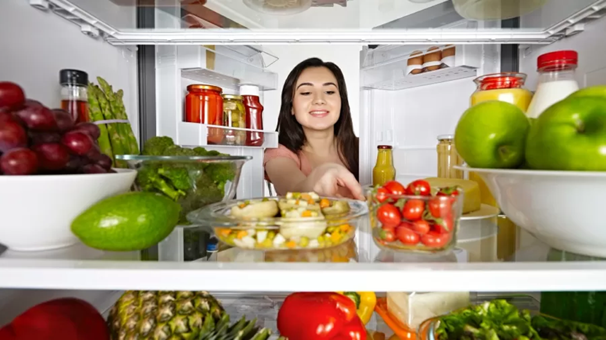 9 alimentos que não devem ser guardados na geladeira, apesar de brasileiro insistir